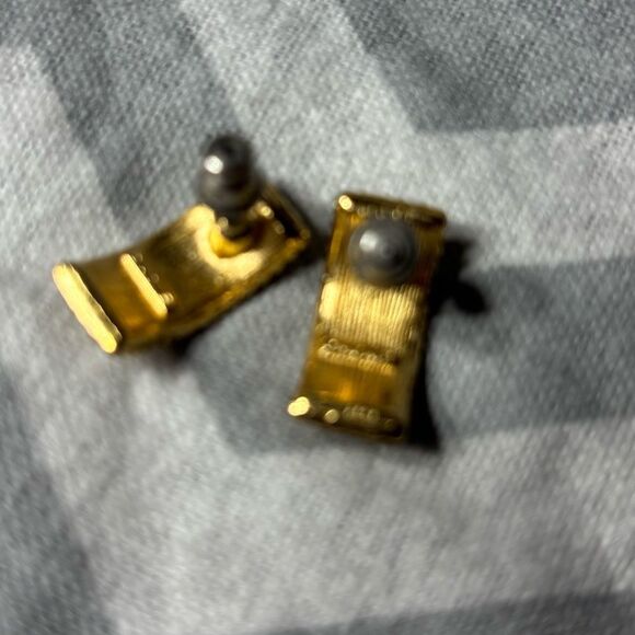 Monet Goldtone Post Earrings Excellent Preloved Condition - Picture 6 of 8